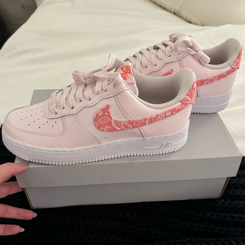 Nike AF1 pink sneakers